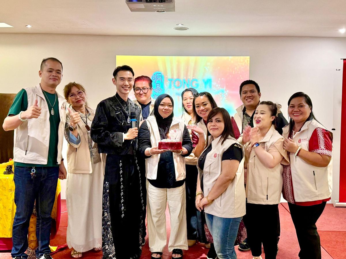 Pasukan & pelajar Tong Yi meraikan bersama